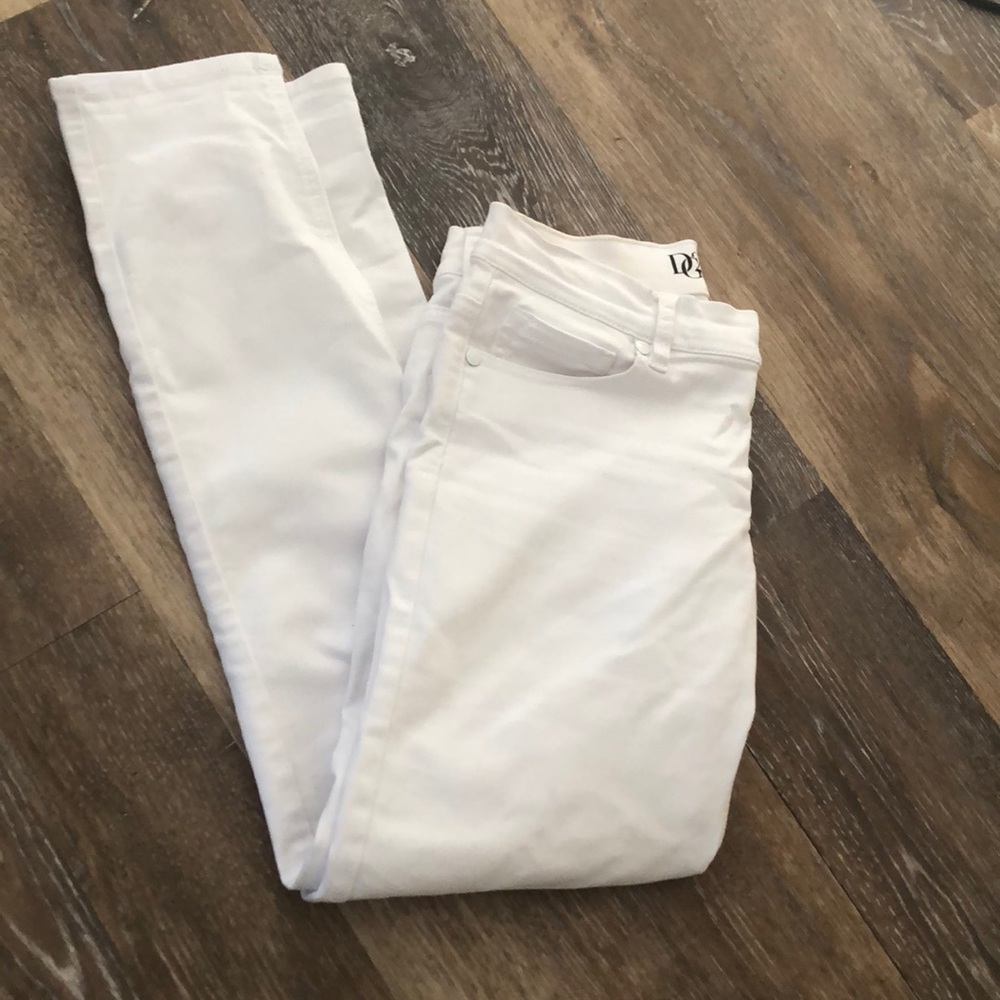 Winter White  SZ 6p  Jeans Straight legs 27” insea